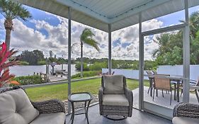 Waterfront Nokomis Escape With Dock, Kayaks And Bikes!